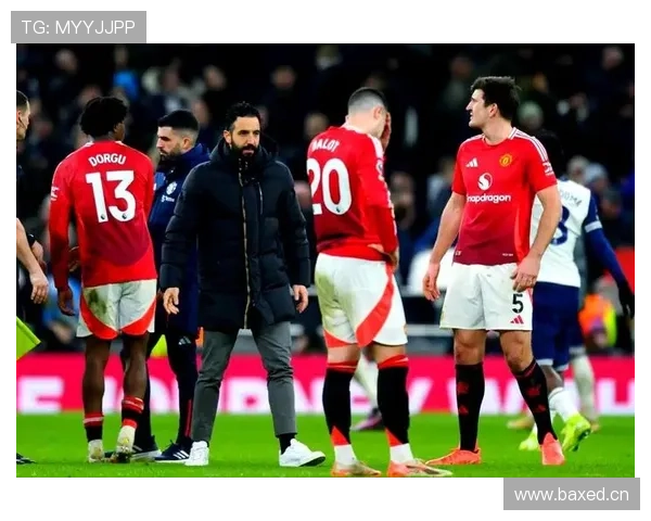 曼联复兴进程仍未完成,对竞争格局与赛季目标形成制约 曼联复兴进程仍未完成,对竞争格局与赛季目标形成制约