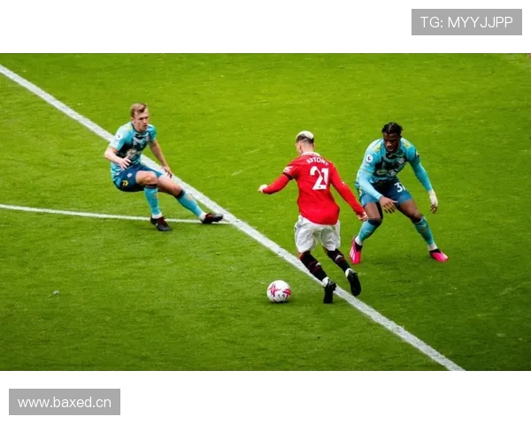 曼联进攻组织混乱问题持续影响球队表现,走势变化显现